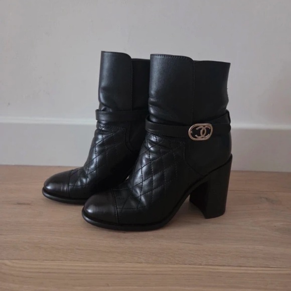CHANEL Quilted Black Heeled Boots